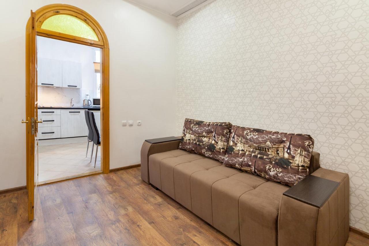 Leogrand Apartments Panteleimona Kulisha 27 Lviv Exterior photo